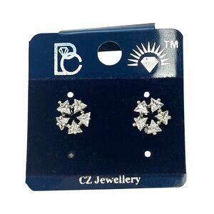 Minimalist Snowflake Earrings – Everyday Sparkle Chic & Shiny Studs Women's Gift